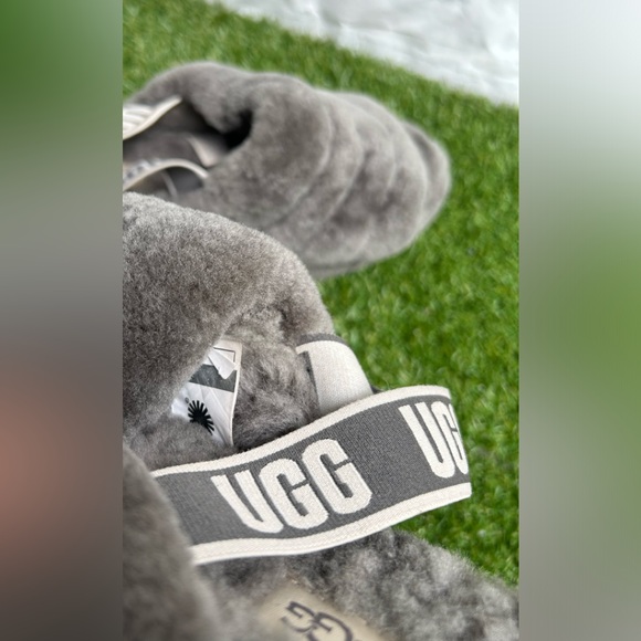 UGG🍂🍁Fluff Yeah grey slippers women Size 6 gently used - Picture 13 of 14